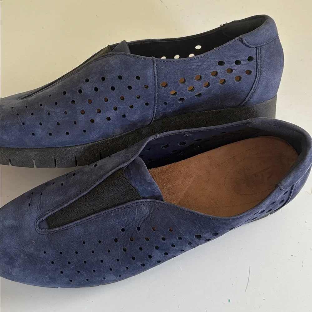 Clarks Navy Blue Suede Nubuck Slip on Loafer Flat Size 10